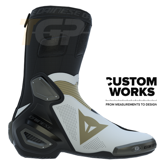 Dainese Axial 2 Air Racing und Straßen Motorradstiefel | Herren | Perlweiß / Magnesium | Custom Works