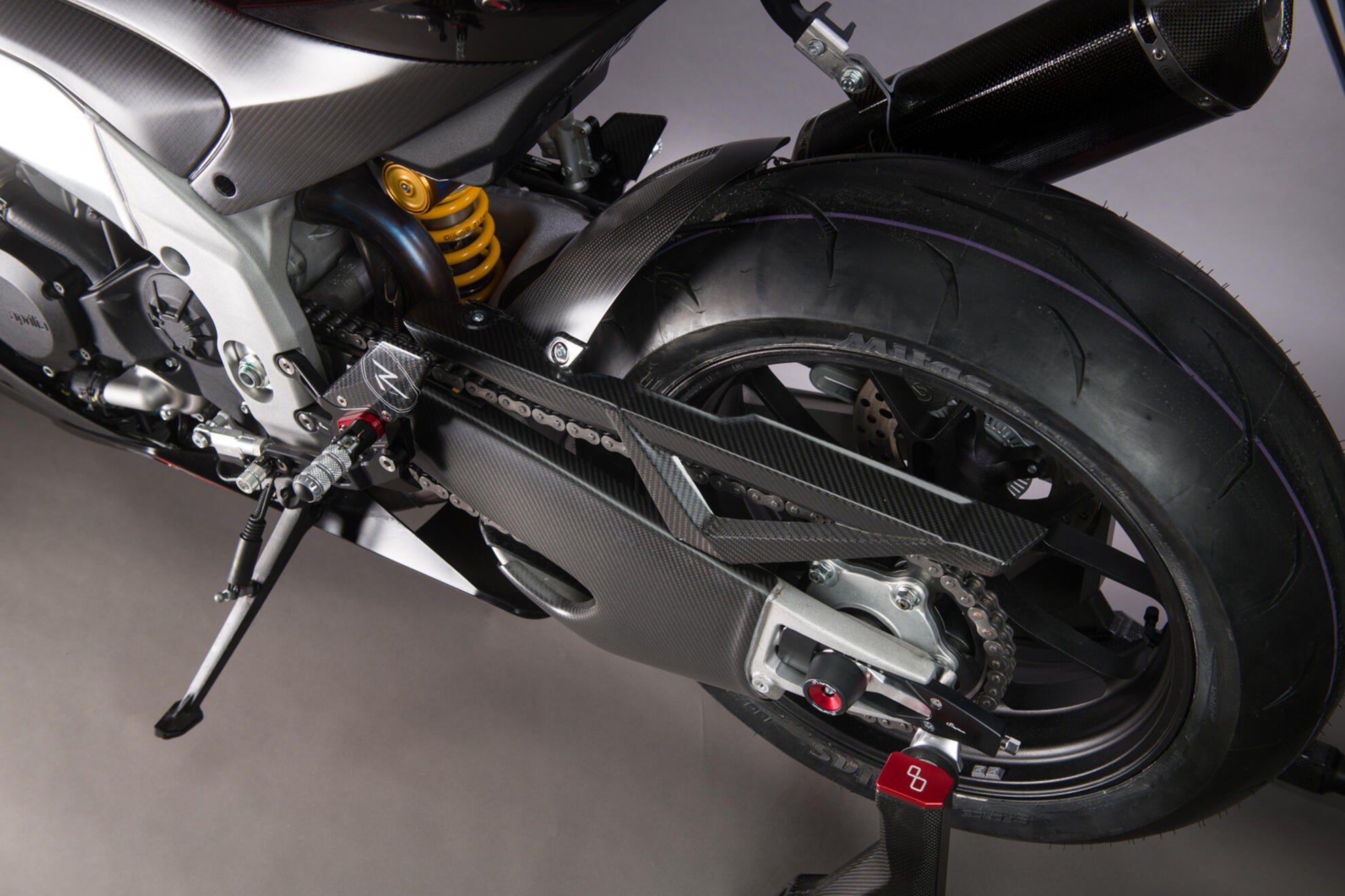 Kettenabdeckung Carbon LighTech Aprilia RSV4/RR/1100 Factory (21-26) CARA2012
