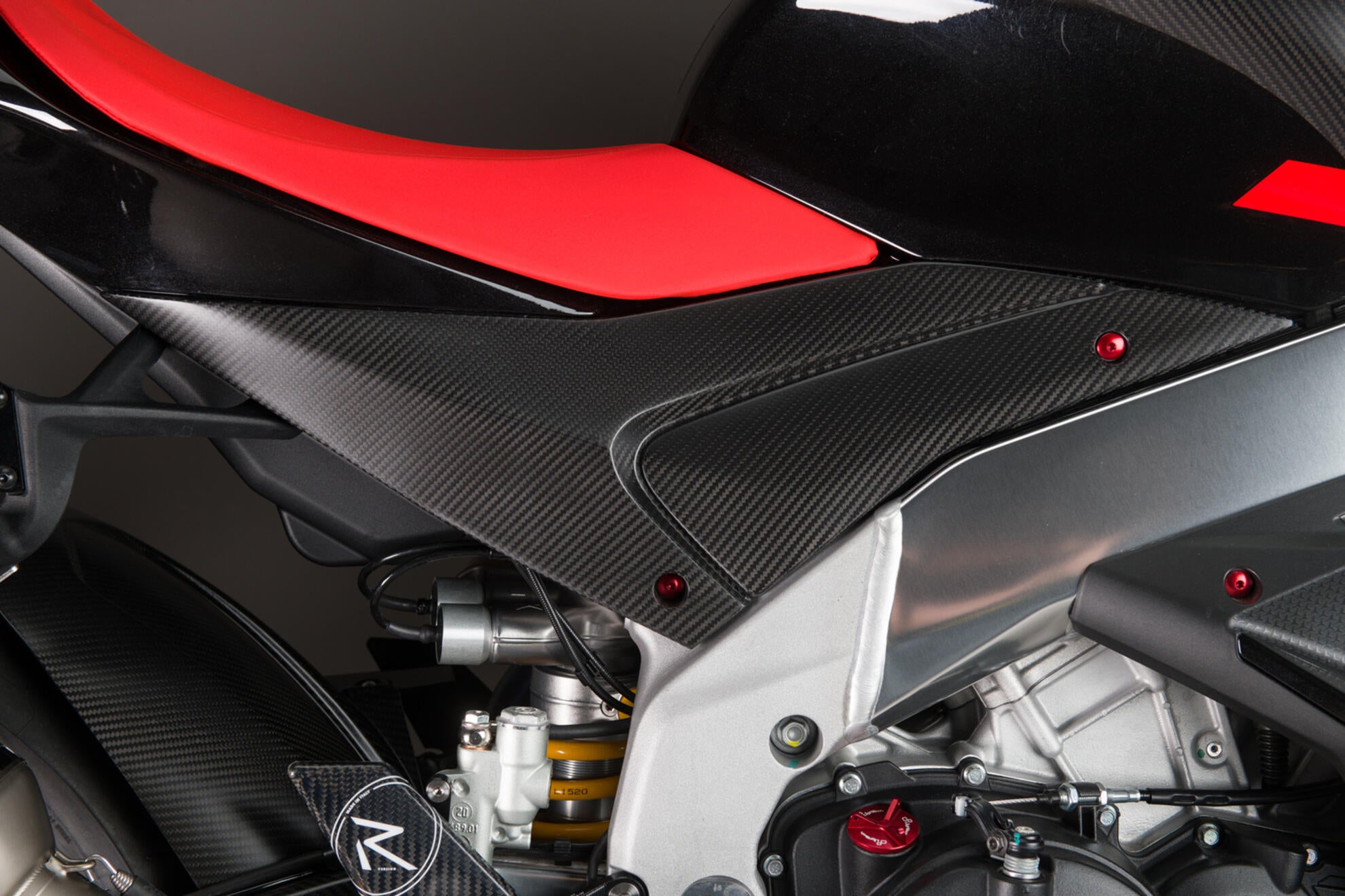 Tankschutz Unten Carbon LighTech Aprilia RSV4/RR/1100 Factory (21-26) CARA2080