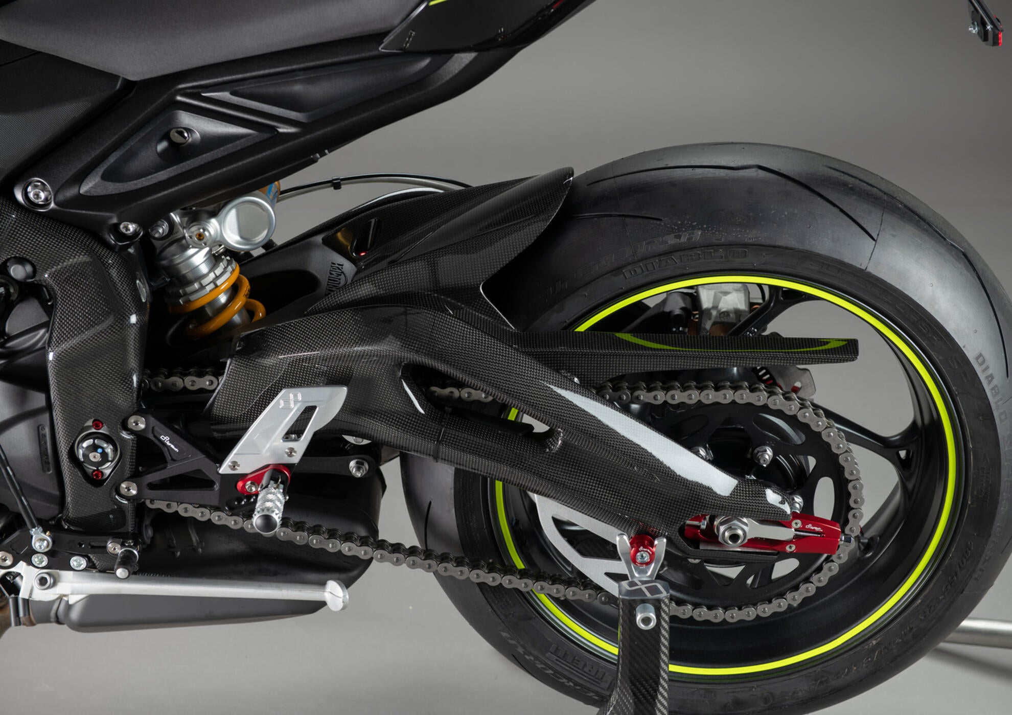 Schwingenabdeckungen Carbon LighTech Triumph Street Triple 765 S / R / RS / Moto2 (17-26) CART2460