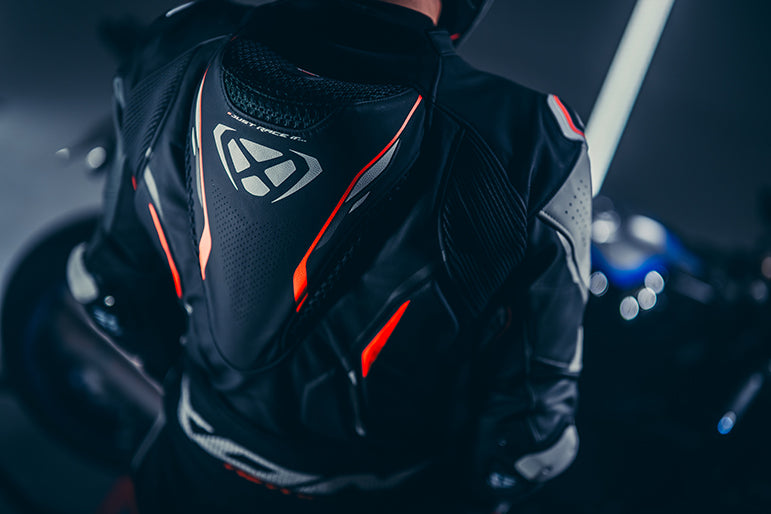 IXON Demonio Einteiler Lederkombi – Perforierter Rennanzug | Herren | Schwarz/Weiß/Rot