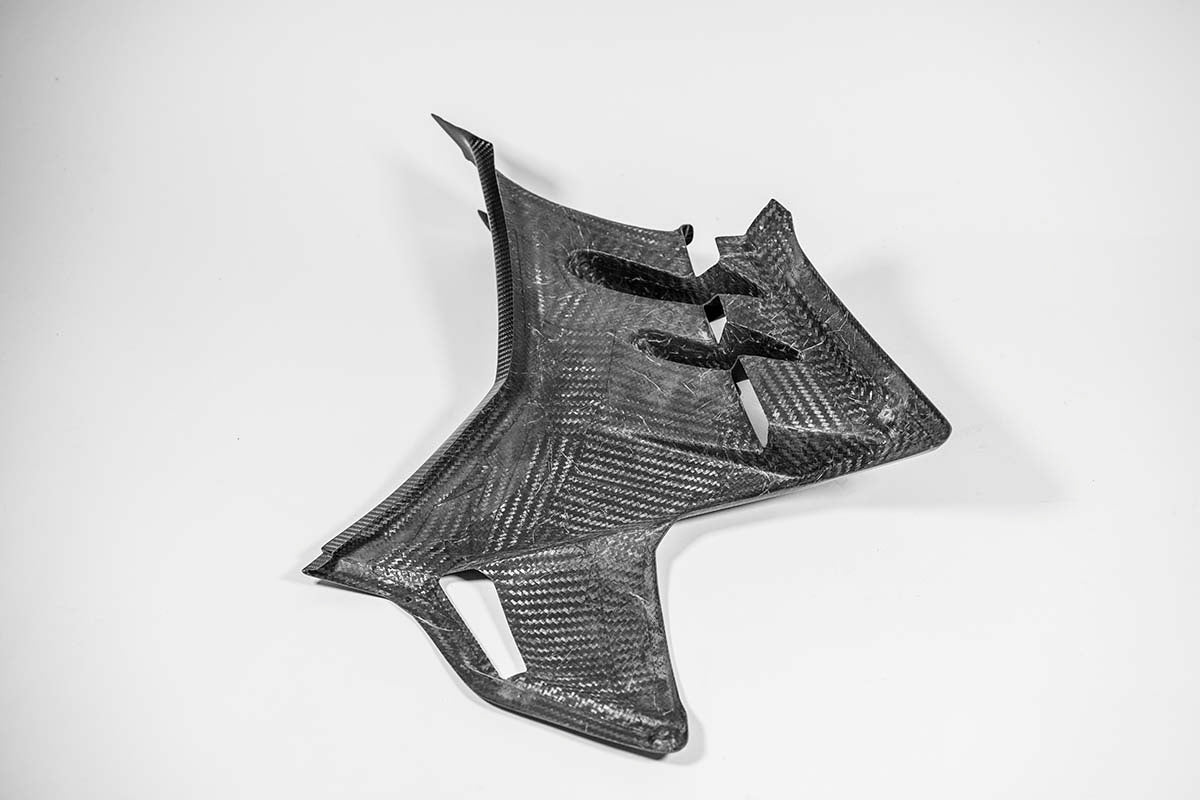 Seitenteil rechts 200g AP Carbon Line Aprilia RSV4/RR/1100 Factory (21-26)