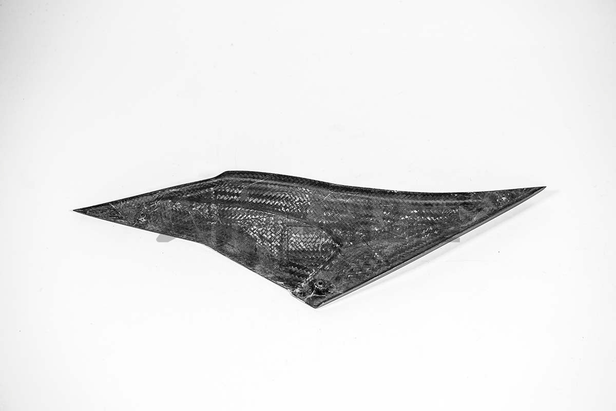 Tankseitenteil Unten Rechts 200g AP Carbon Line Aprilia RSV4/RR/1100 Factory (21-25)