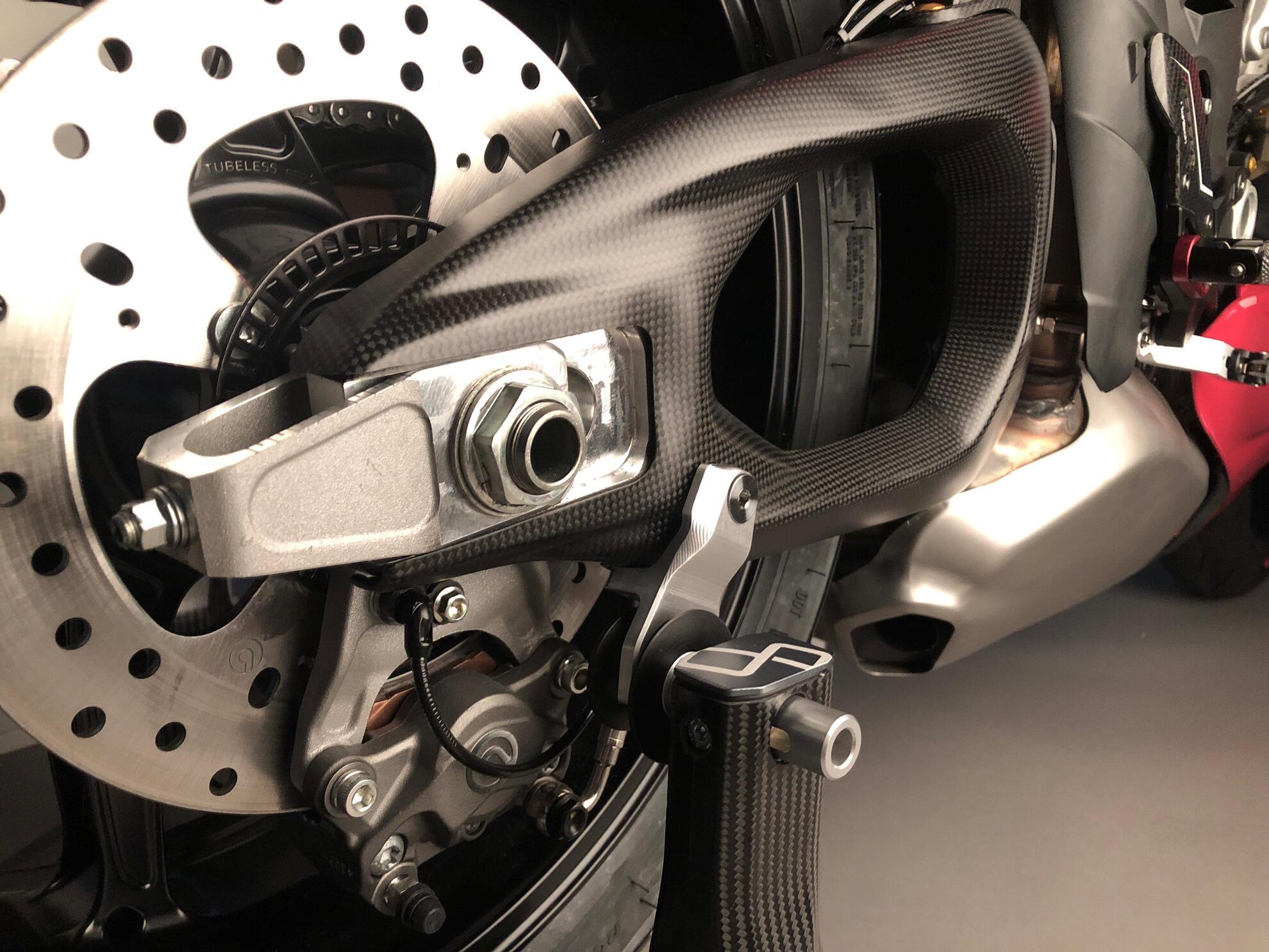 Ständeraufnahmen LighTech für Ständer mit Rollen für Ducati Panigale V4/S/R (25-26) FTEDU001