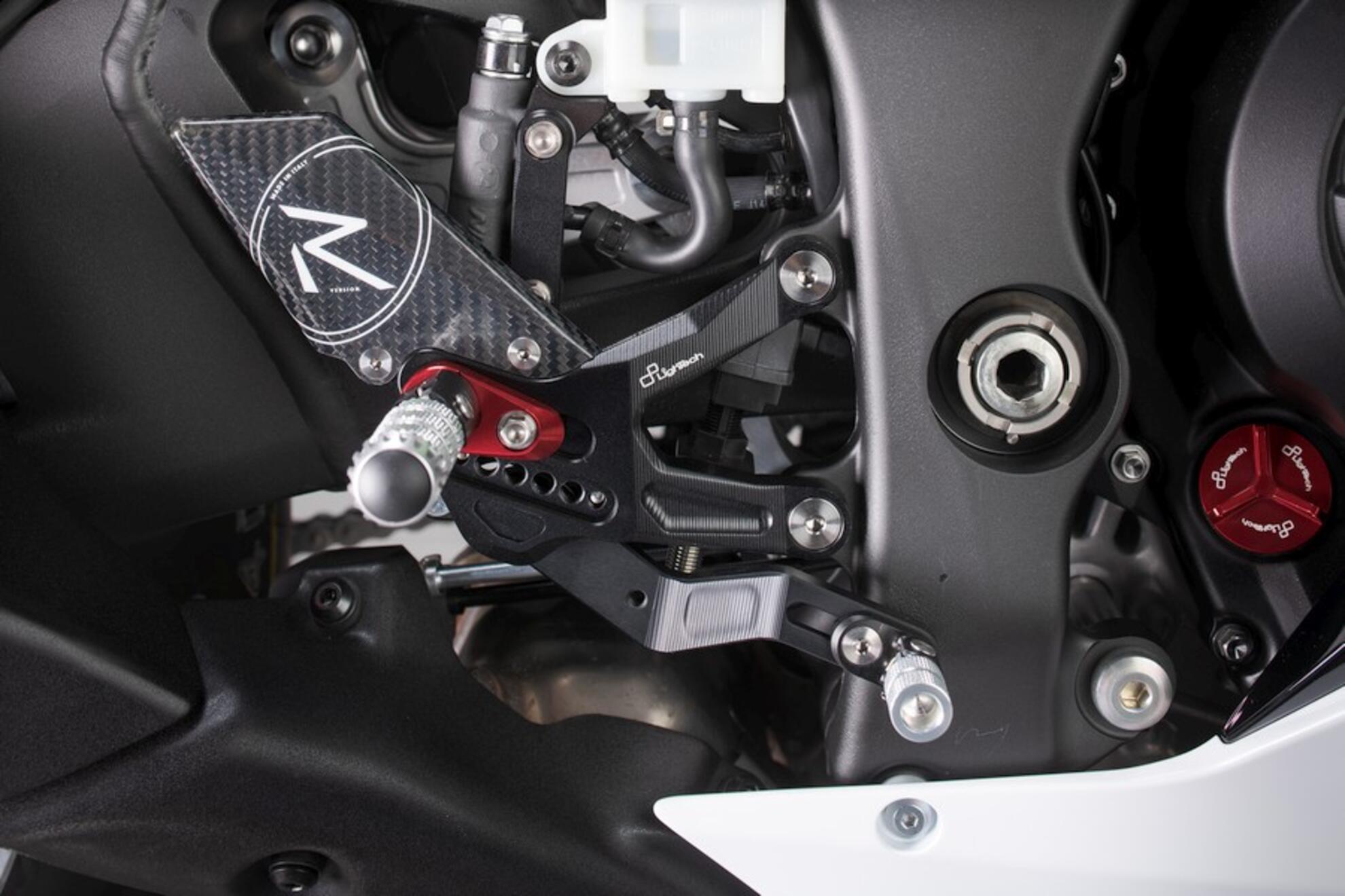 Fußrastenanlage R LighTech Kawasaki ZX-10 R/RR (21-26) FTRKA011R