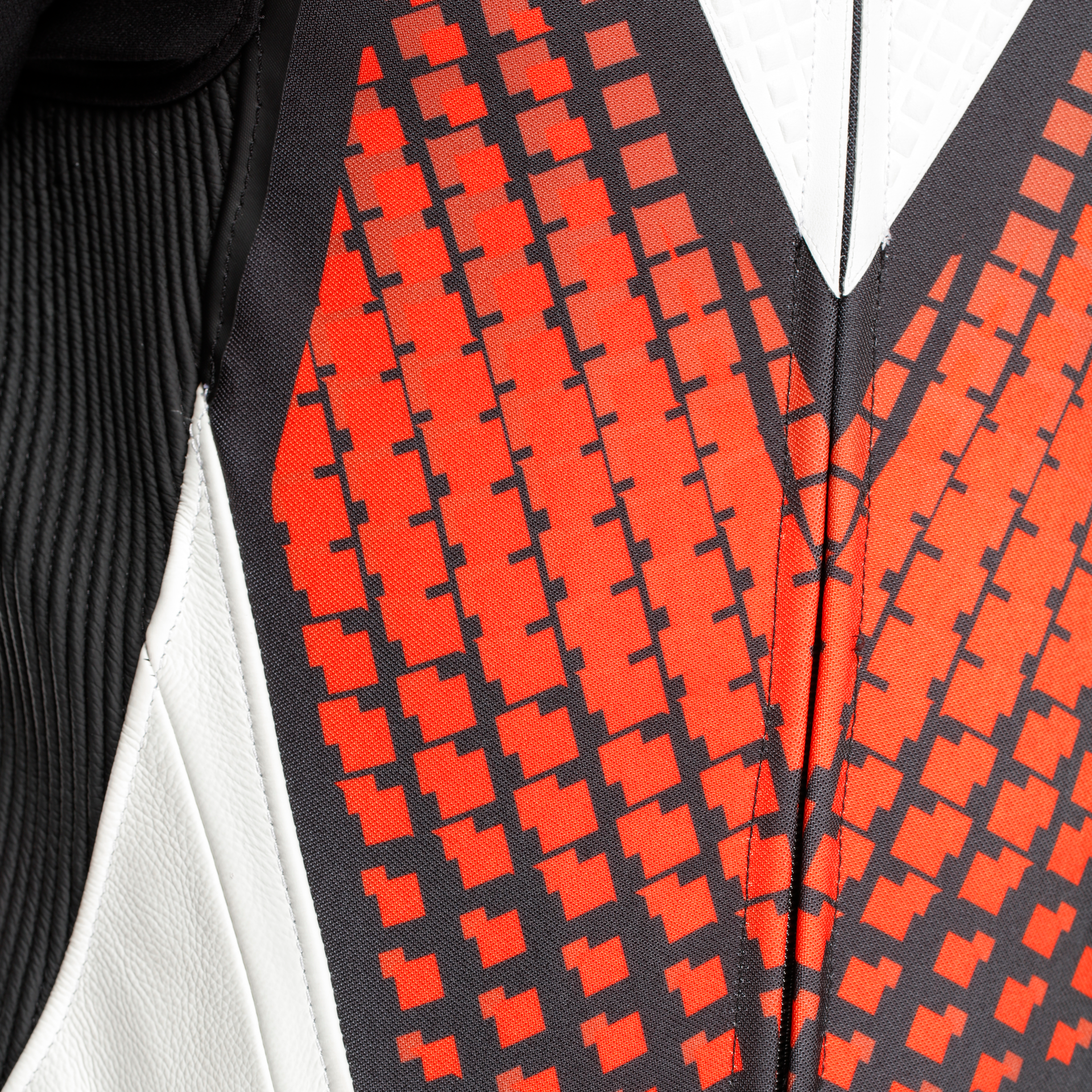 Dainese Laguna Seca 6 Einteiler Lederkombi – Perforierter Rennanzug | Herren | Weiß/Rot