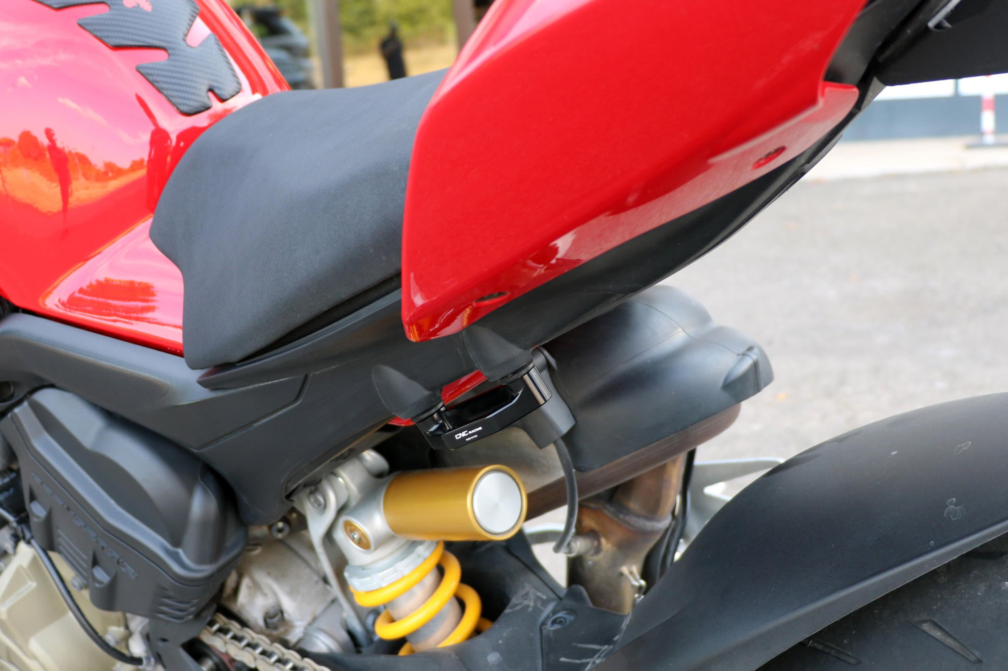 Sozius-Fußrasten Abdeckplatten Aluminium CNC Racing Ducati Panigale V4/S/R (25-26) PET52