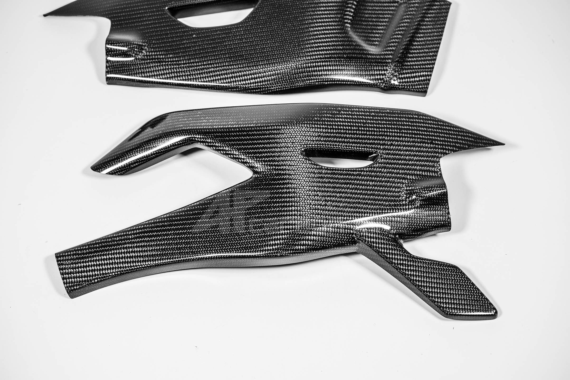 Schwingenabdeckungen 200g AP Carbon Line Yamaha YZF-R1/M RN32, RN49 und RN65 (15-26)